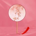 Eventail-japonais-uchiwa-en-soie-a-motifs-floraux-et-paysage-sur-manche-en-bambo-picture-9