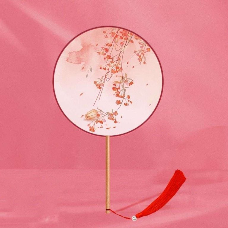 Eventail-japonais-uchiwa-en-soie-a-motifs-floraux-et-paysage-sur-manche-en-bambo-picture-9
