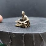 Figurine-miniature-de-musicien-au-guqin-japonais-en-laiton-patine-picture-3