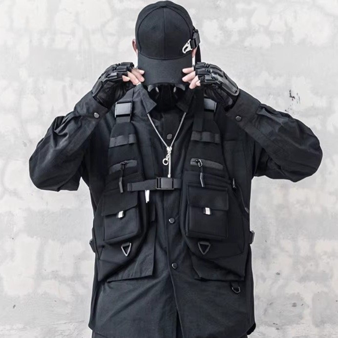 Gilet-tactique-leger-a-poches-multiples-dans-un-style-urbain-techwear-picture-2