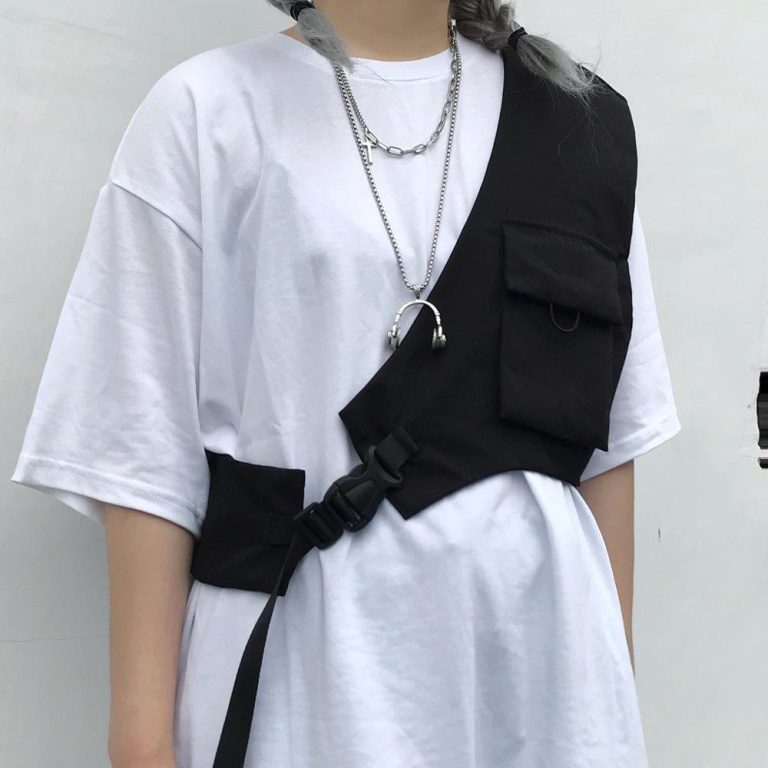 Gilet-tactique-techwear-en-bandouliere-avec-sangles-ajustables-picture-1