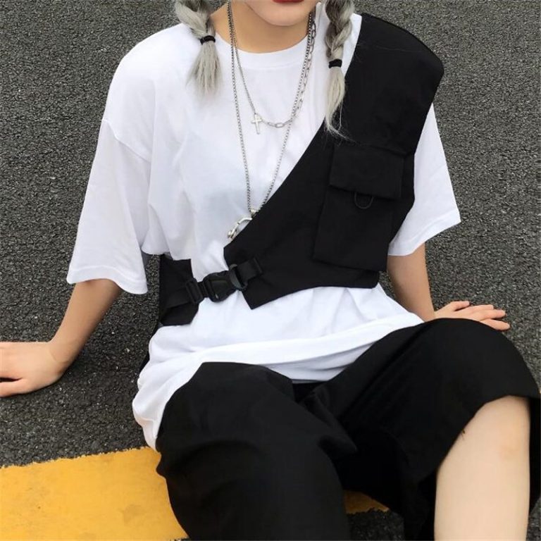 Gilet-tactique-techwear-en-bandouliere-avec-sangles-ajustables-picture-4