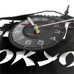 Horloge-murale-en-disque-vinyle-avec-skyline-de-Tokyo-picture-4