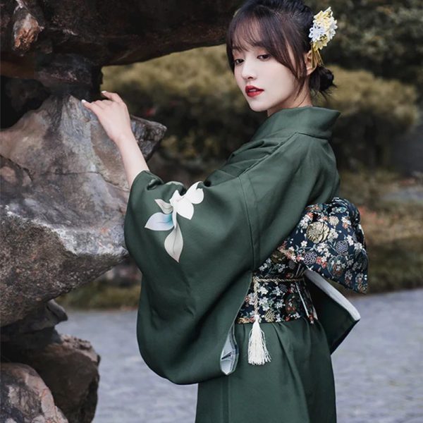 Kimono japonais femme vert sapin à fleurs