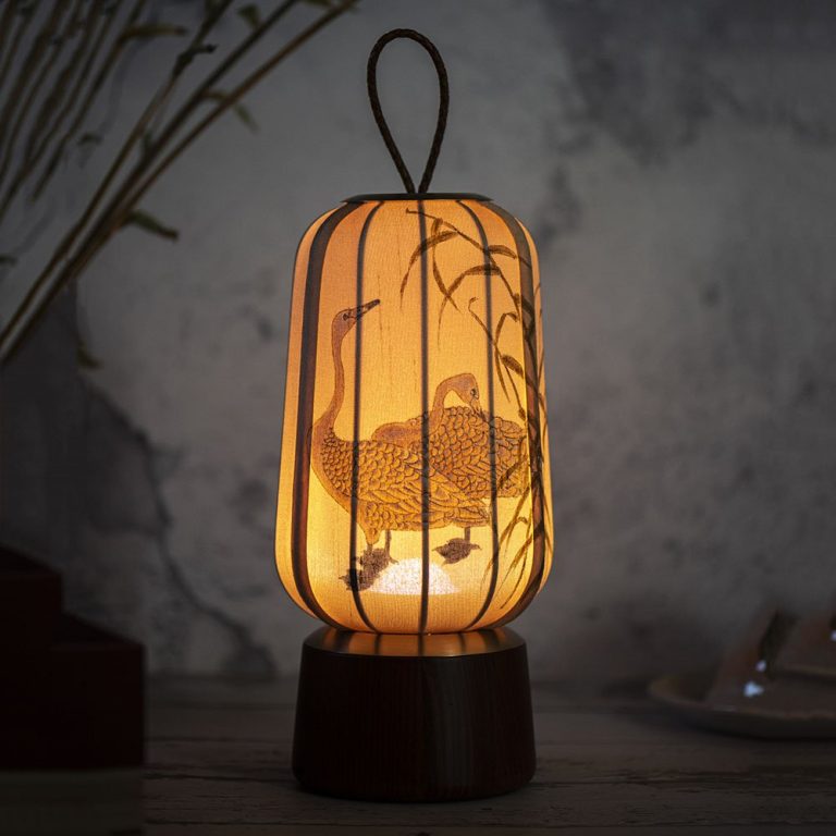 Lampe-de-chevet-japonaise-LED-rechargeable-en-soie-et-bois-de-noyer-picture-11