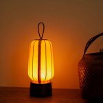 Lampe-de-chevet-japonaise-LED-rechargeable-en-soie-et-bois-de-noyer-picture-12