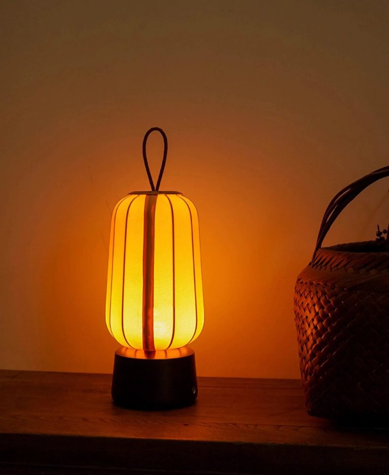 Lampe-de-chevet-japonaise-LED-rechargeable-en-soie-et-bois-de-noyer-picture-12