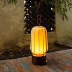 Lampe-de-chevet-japonaise-LED-rechargeable-en-soie-et-bois-de-noyer-picture-3
