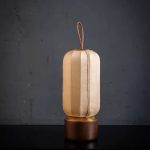 Lampe-de-chevet-japonaise-LED-rechargeable-en-soie-et-bois-de-noyer-picture-4