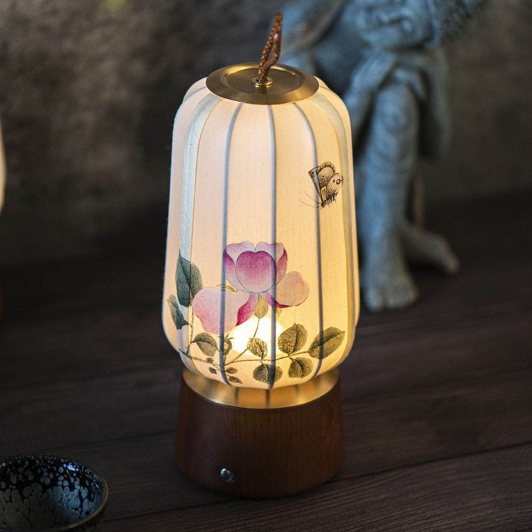 Lampe-de-chevet-japonaise-LED-rechargeable-en-soie-et-bois-de-noyer-picture-5