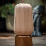 Lampe-de-chevet-japonaise-LED-rechargeable-en-soie-et-bois-de-noyer-picture-7