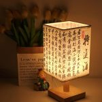 Lampe-japonaise-traditionnelle-a-abat-jour-calligraphie-et-socle-en-bois-massif-picture-7