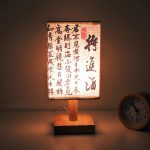 Lampe-japonaise-traditionnelle-a-abat-jour-calligraphie-et-socle-en-bois-massif-picture-8