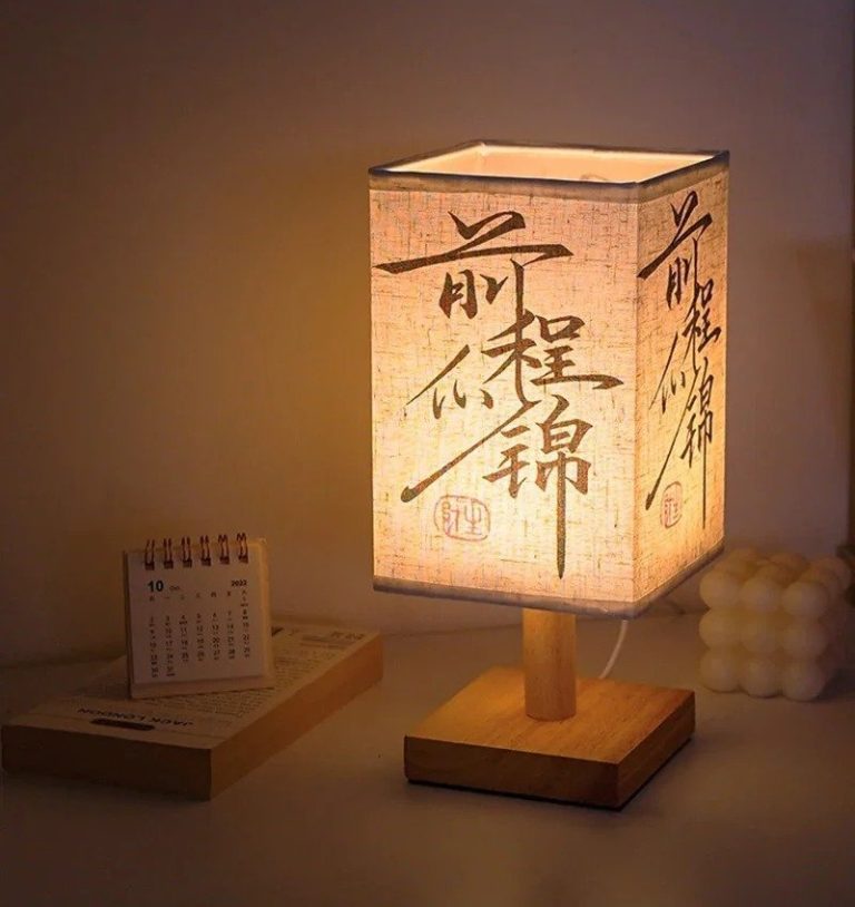 Lampe-japonaise-traditionnelle-a-abat-jour-calligraphie-et-socle-en-bois-massif-picture-9