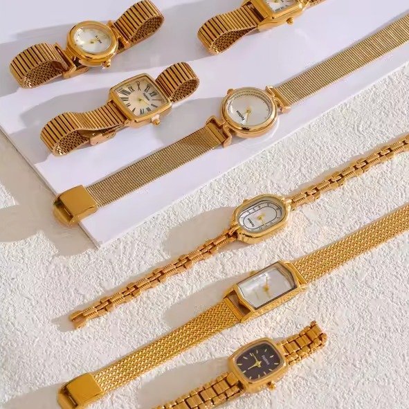 Montre-vintage-doree-au-style-retro-chic-avec-bracelet-en-acier-et-cadran-nacre-picture-2