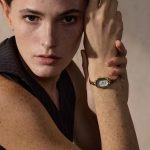 Montre-vintage-doree-au-style-retro-chic-avec-bracelet-en-acier-et-cadran-nacre-picture-3