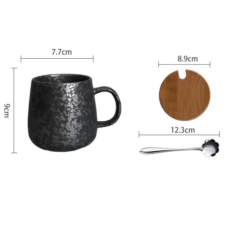 Mug à thé japonais en céramique artisanale avec couvercle en bambou et motifs peints à la main