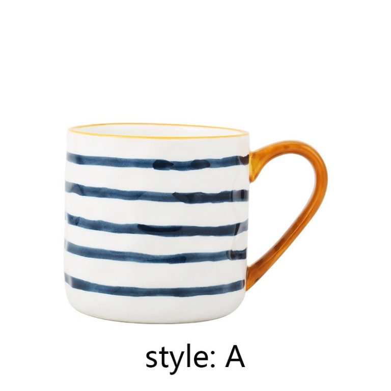 Mug-en-ceramique-japonaise-avec-anse-miel-et-motifs-bleus-peints-a-la-main-picture-6