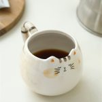 Mug-en-forme-de-chat-en-porcelaine-avec-anse-en-queue-rayee-picture-10