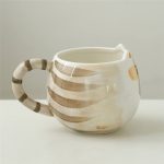 Mug-en-forme-de-chat-en-porcelaine-avec-anse-en-queue-rayee-picture-3