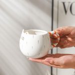Mug-en-forme-de-chat-en-porcelaine-avec-anse-en-queue-rayee-picture-6