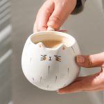 Mug-en-forme-de-chat-en-porcelaine-avec-anse-en-queue-rayee-picture-8