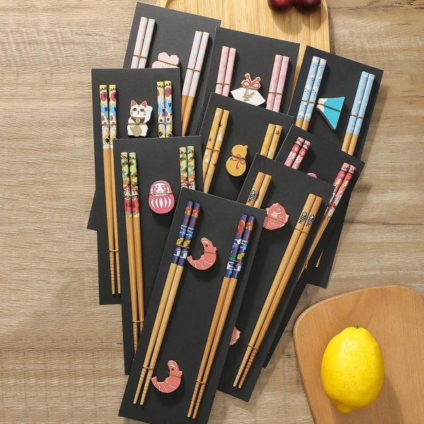 Paire de baguettes japonaises en bambou design avec motifs traditionnels