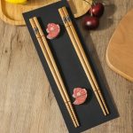 Paire-de-baguettes-japonaises-en-bambou-design-avec-motifs-traditionnels-picture-3