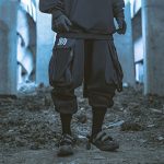 Pantalon-streetwear-noir-cargo-a-poches-utilitaires-et-sangles-ajustables-a-insc-picture-3