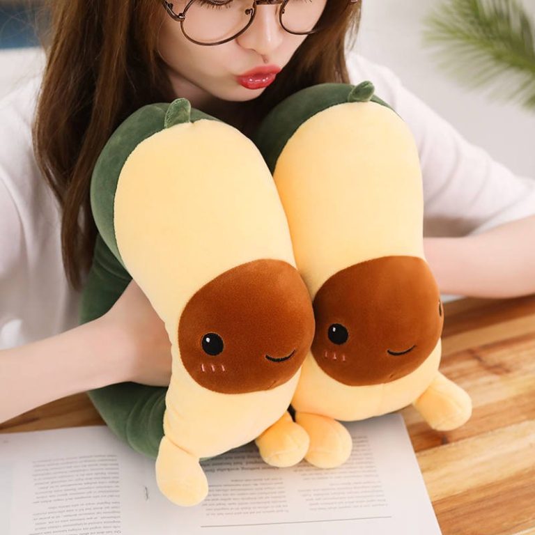 Peluche-avocat-kawaii-moelleuse-en-forme-de-fruit-coupe-avec-noyau-souriant-picture-2