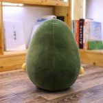 Peluche-avocat-kawaii-moelleuse-en-forme-de-fruit-coupe-avec-noyau-souriant-picture-5
