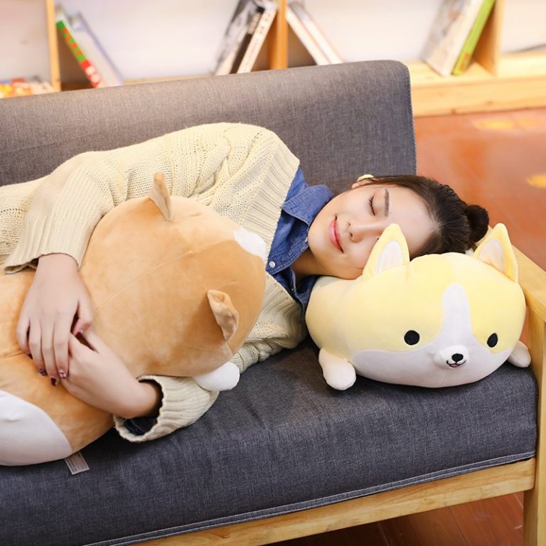 Peluche-chien-corgi-moelleuse-au-corps-rebondi-et-oreilles-dressees-picture-9