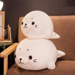 Peluche-phoque-coussin-moelleuse-et-caline-avec-museau-brode-et-petites-nageoires-picture-3
