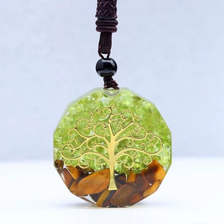 Pendentif-arbre-de-vie-dore-en-resine-facettee-pour-meditation-et-yoga-picture-1
