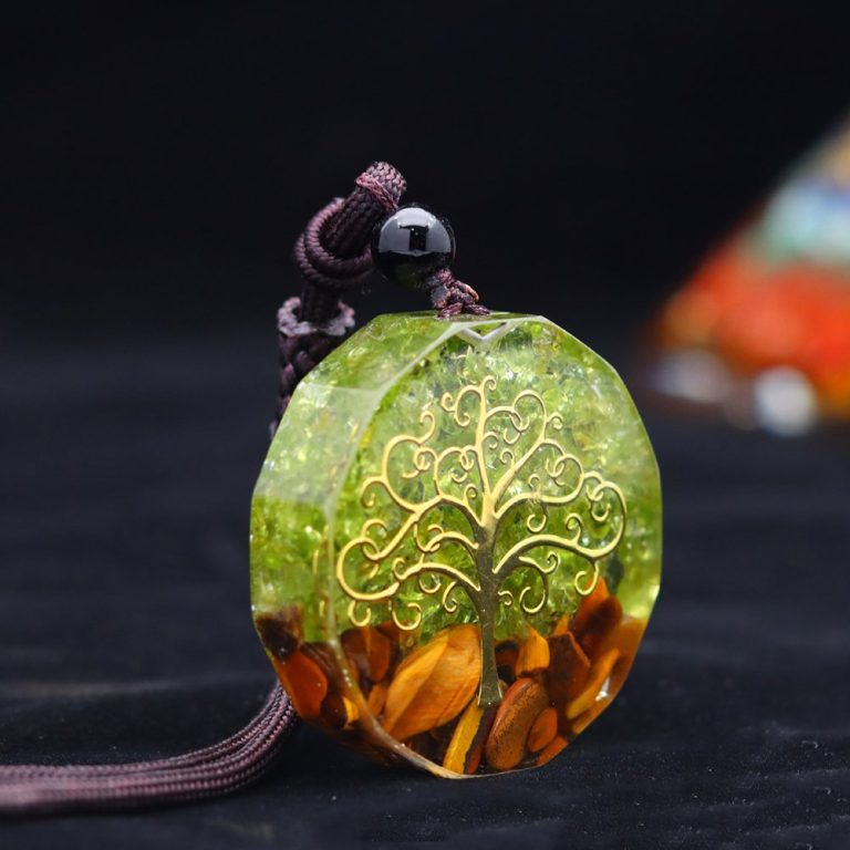 Pendentif-arbre-de-vie-dore-en-resine-facettee-pour-meditation-et-yoga-picture-2