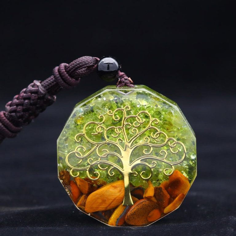 Pendentif-arbre-de-vie-dore-en-resine-facettee-pour-meditation-et-yoga-picture-5