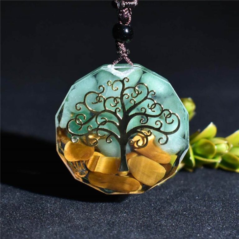 Pendentif-arbre-de-vie-dore-en-resine-facettee-pour-meditation-et-yoga-picture-6