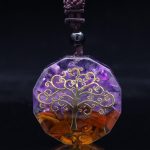 Pendentif-arbre-de-vie-dore-en-resine-facettee-pour-meditation-et-yoga-picture-7