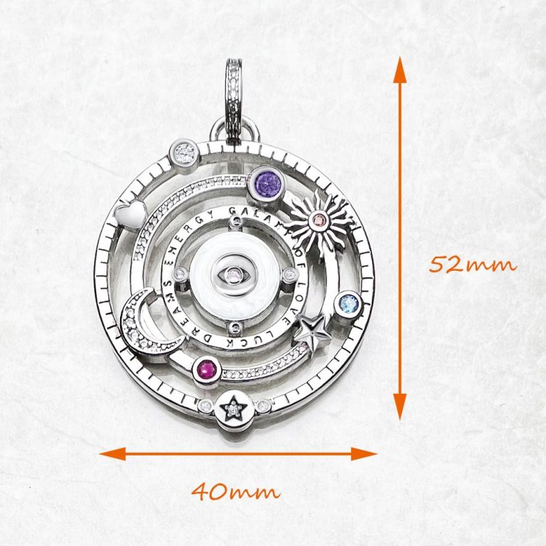 Pendentif argent à design cosmique avec lune, étoile et zircones multicolores
