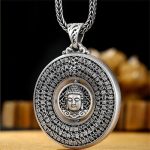 Pendentif-argent-bouddha-en-925-orne-de-mantras-bouddhistes-graves-et-de-motifs-picture-1