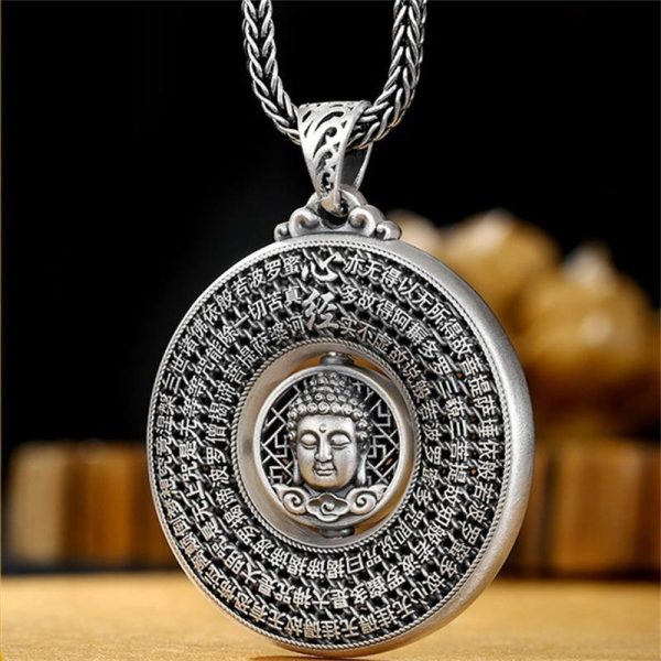 Pendentif argent bouddha en 925 orné de mantras bouddhistes gravés et de motifs ajourés de rinceaux