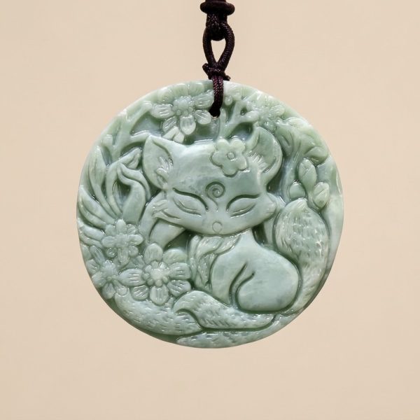 Pendentif jade rond sculpté au motif de renard fleuri