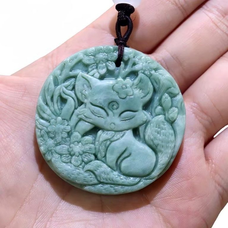 Pendentif-jade-rond-sculpte-au-motif-de-renard-fleuri-picture-3