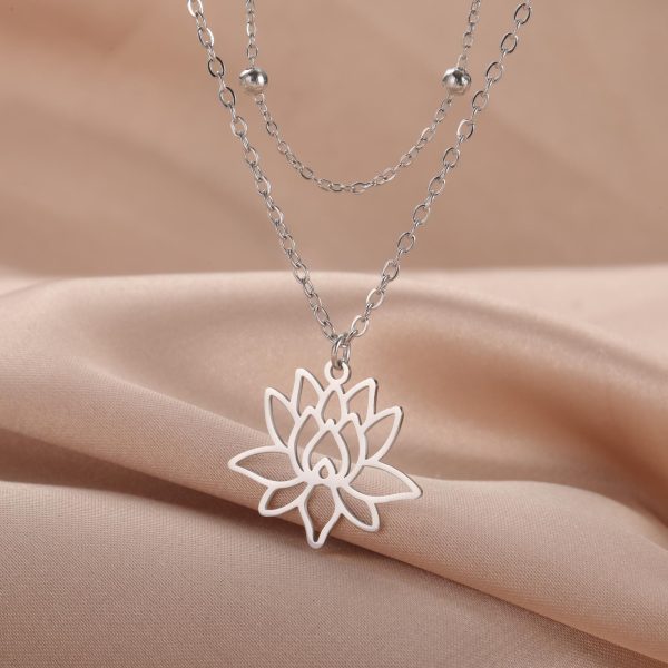 Pendentif lotus épuré en acier inoxydable sur chaîne fine pour femme