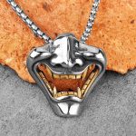 Pendentif-masque-oni-en-acier-316L-avec-machoire-et-crocs-dores-picture-2
