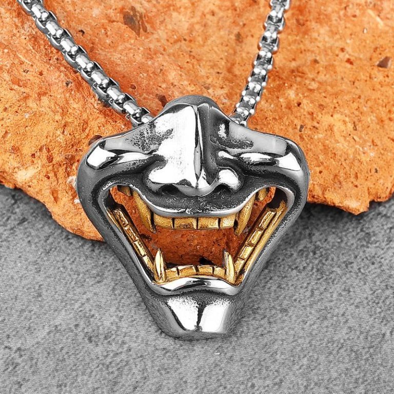 Pendentif-masque-oni-en-acier-316L-avec-machoire-et-crocs-dores-picture-2