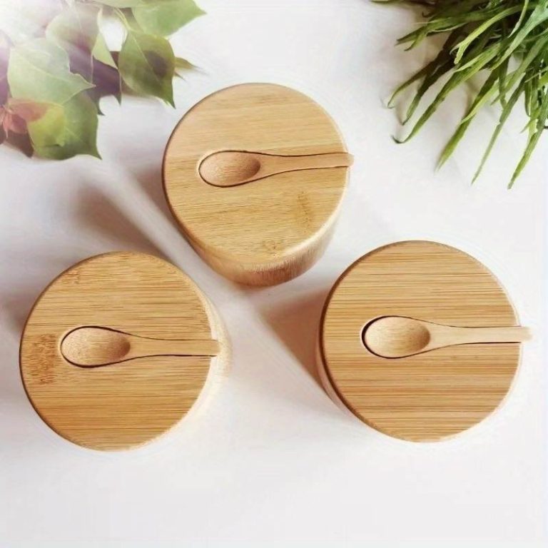 Petit pot à épices en bambou naturel avec couvercle et cuillère assortie