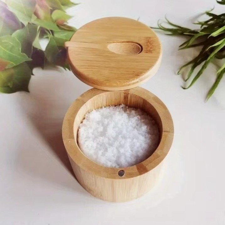 Petit pot à épices en bambou naturel avec couvercle et cuillère assortie