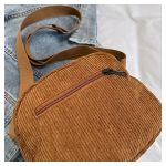 Petit-sac-bandouliere-en-velours-cotele-au-format-compact-picture-13