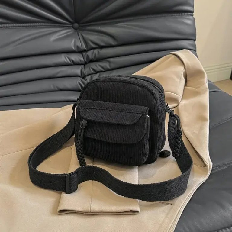 Petit-sac-bandouliere-en-velours-cotele-au-format-compact-picture-6